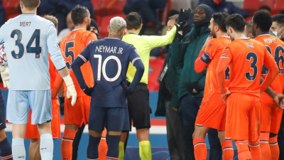 Escándalo: Istambul acusó de racismo al cuarto árbitro y se fue de la cancha