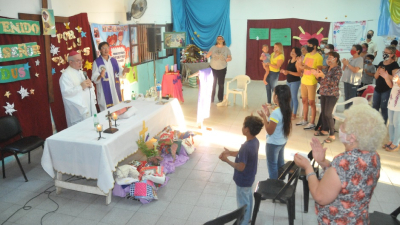 El obispo acompañó el festejo de una capilla y merendero