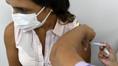 El Gobierno evalúa aplicar una sola dosis de la Spuntink V para vacunar a más personas