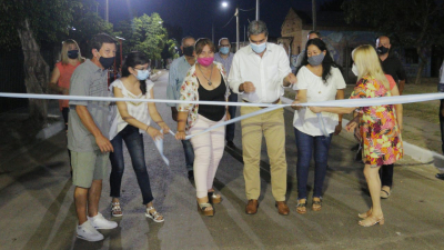 El gobernador inauguró pavimento urbano e iluminación LED en Fontana