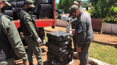 Misiones: encuentran 7.214 kilos de marihuana en camión abandonado en zona de pinares