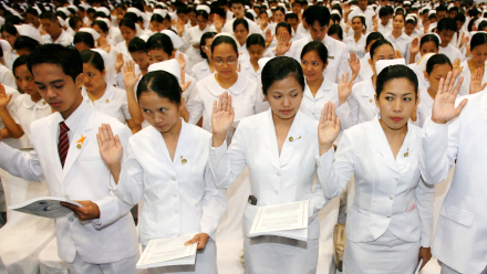 filipino nurses2.jpg