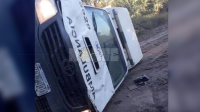 Tumbó la ambulancia de El Sauzalito que trasladaba pacientes a Castelli