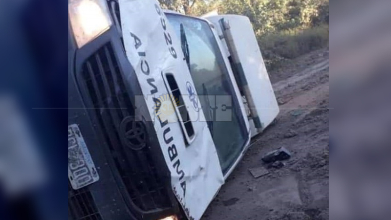 Tumbó la ambulancia de El Sauzalito que trasladaba pacientes a Castelli