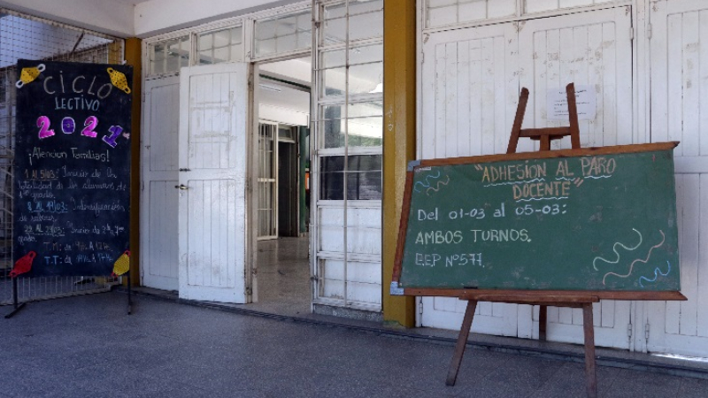 Comienzo de año con problemas edilicios, falta de personal y clases combinadas