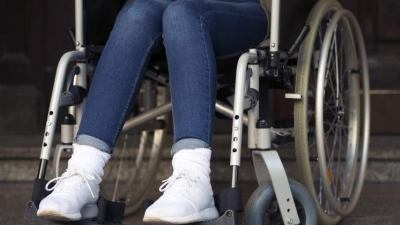 “En un negocio de ropa pedía algo y le contestaban a mi marido”