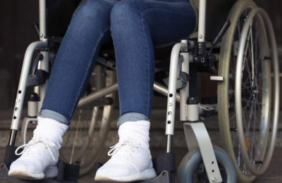 “En un negocio de ropa pedía algo y le contestaban a mi marido”