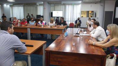 En medio de otra semana de paro los docentes se reúnen con el Gobierno