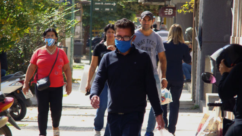 “Si no bajamos los contagios, en dos semanas hay 900 muertos diarios”
