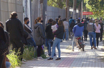 Filas multitudinarias en el Perrando de quienes temen estar contagiados