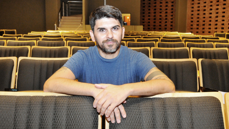 Walter Carbonell: 25 años haciendo del teatro una herramienta para su vida