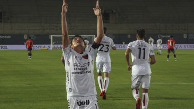 Colón venció a Independiente y es finalista de la Copa de la Liga Profesional