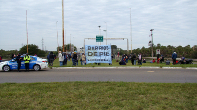 Manifestación de Barrios de Pie para pedir por el IFE y asistencia alimentaria