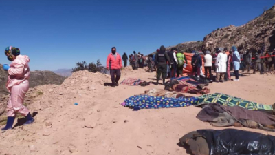 Son al menos 34 los muertos por la caída a un precipicio de un autobús en Bolivia 