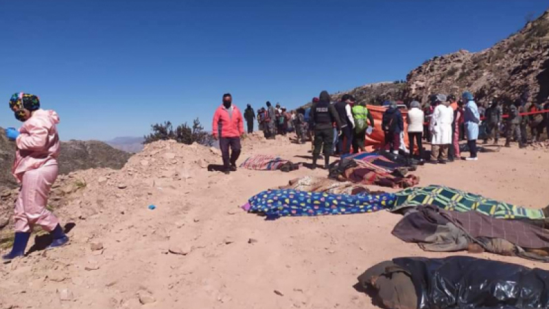 Son al menos 34 los muertos por la caída a un precipicio de un autobús en Bolivia