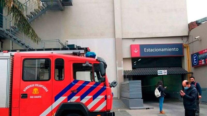 Córdoba: dos heridos al caer un ascensor en un shopping