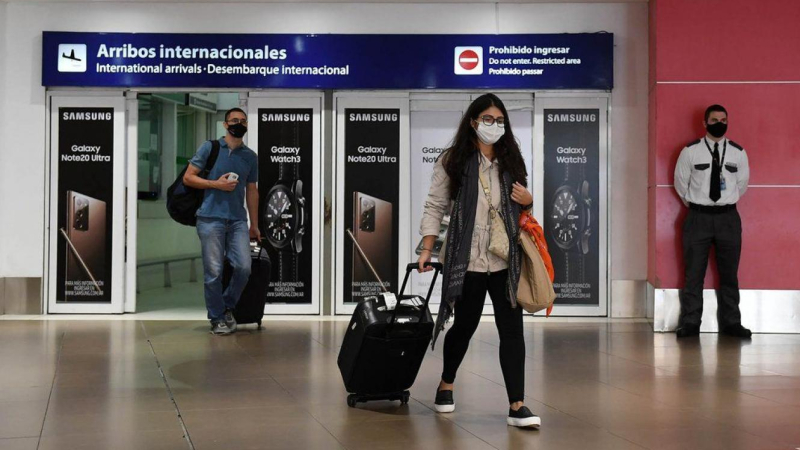 España impondrá cuarentena obligatoria a viajeros de Argentina, Colombia y Bolivia
