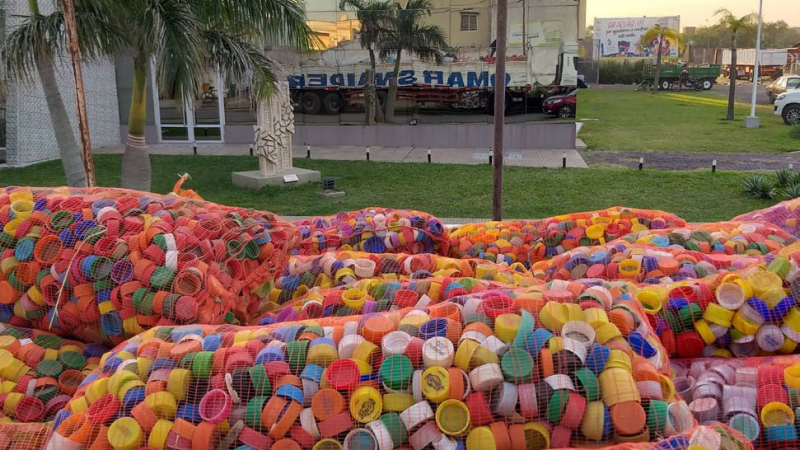 Ciudad Limpia canjeó tapitas plásticas