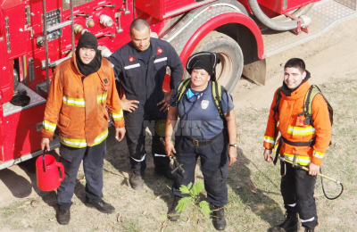 En medio del infierno, ellos llegan para salvar vidas y bienes