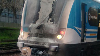 Un tren arrolló y mató a motociclista que cruzaba con las barreras bajas