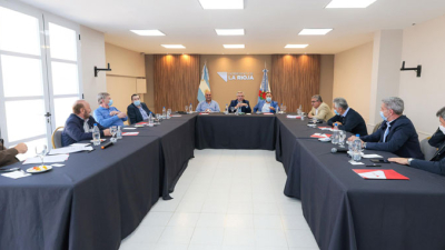 Con apoyo de los gobernadores, Fernández prepara medidas de shock