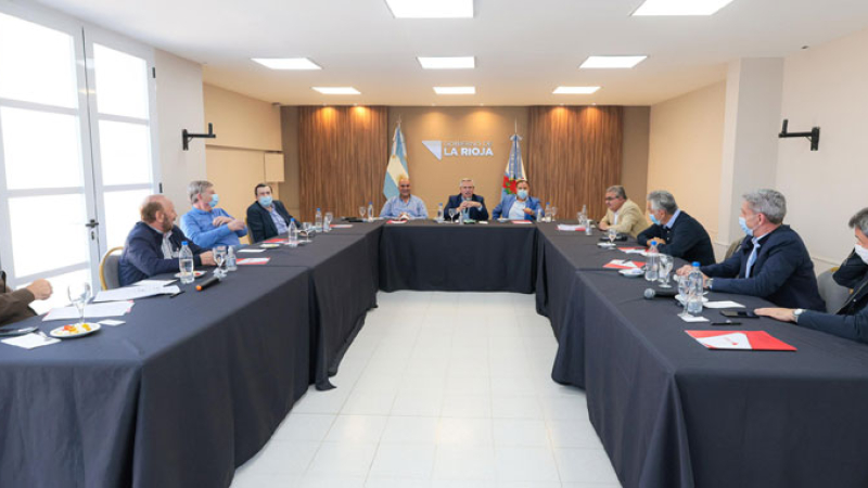 Con apoyo de los gobernadores, Fernández prepara medidas de shock