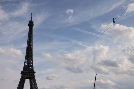 Francia-Paris eqilibrista 2.jpg