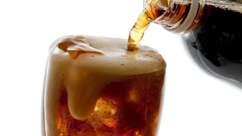 Un hombre murió luego de tomar una botella entera de gaseosa en diez minutos