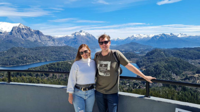 La increíble historia de amor virtual de una chaqueña con su novio inglés que terminó en casamiento