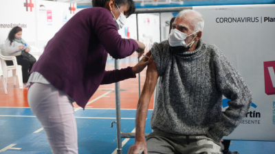Vacuna contra la covid: la OMS recomendó una tercera dosis para grupos de riesgo