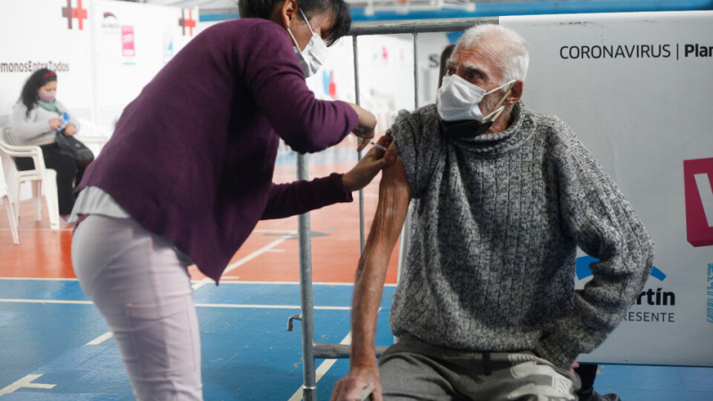 Vacuna contra la covid: la OMS recomendó una tercera dosis para grupos de riesgo