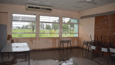 Por la lluvia y las condiciones edilicias se tuvo que cancelar la votación en una escuela de Sáenz Peña