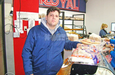 Panadería busca al conductor que atravesó la plaza para premiarlo
