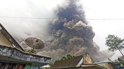 Indonesia: por la erupción de volcán Semeru evacuaron a miles de personas