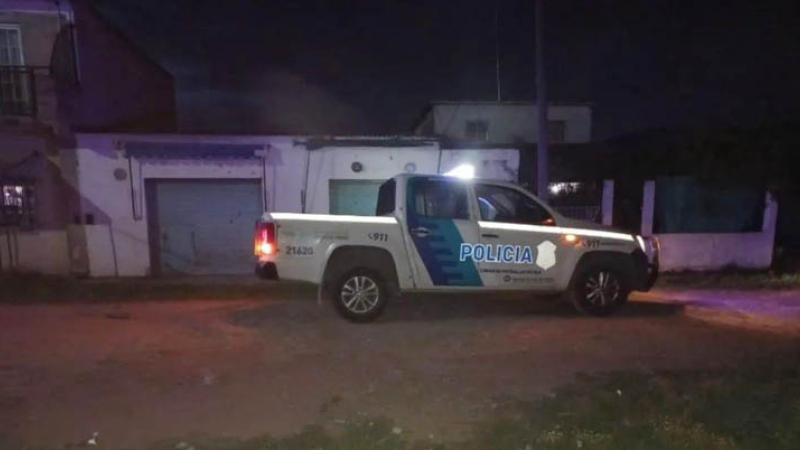Mató a un vecino, se atrincheró armado en el techo de una casa y murió en un tiroteo con policías