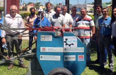 Entrega de rotoenfardadora para pequeños productores en Santa Sylvina