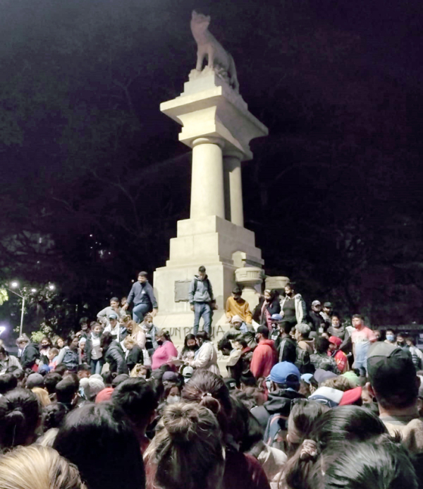 Marcha contra la Ley anti piquetes. Los movimientos sociales se hicieron presentes ayer por la tarde copando el centro. MARCELO CACERES