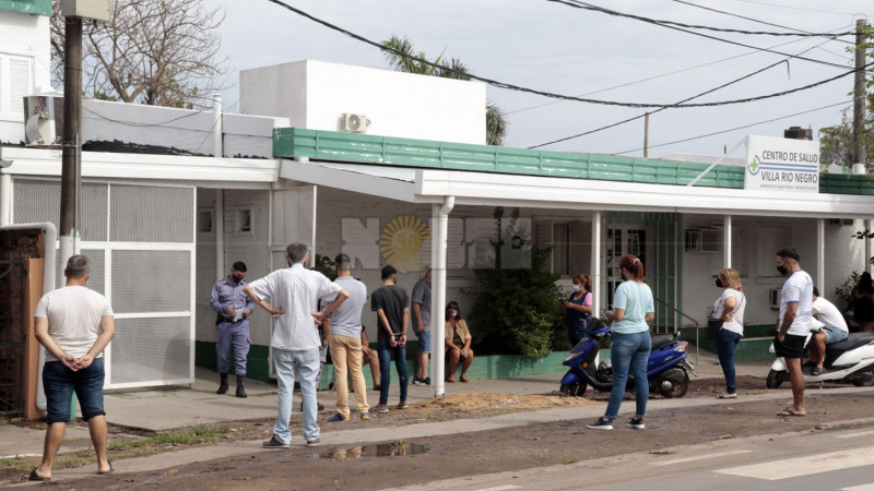 Los centros de testeo y vacunación, colmados tras las fiestas