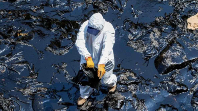 Perú: "Huele a muerte", dicen pescadores tras derrame petrolífero