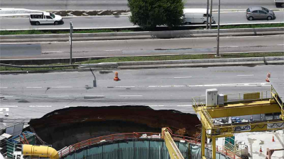 Autopista de Sao Paulo se derrumba junto al túnel de un subte