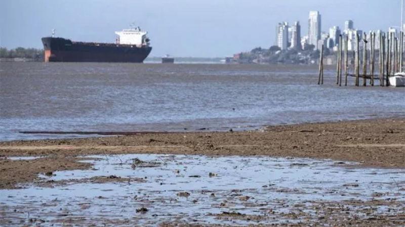 Bajante del rio Paraná: la carga de los buques se derrumbó a su peor nivel histórico