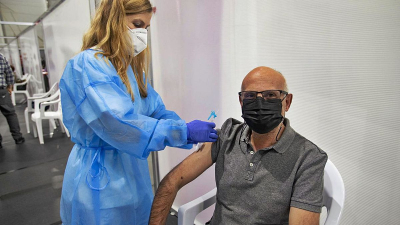 ¿Quiénes recibirán la cuarta dosis de la vacuna contra el Covid- 19 en Argentina?