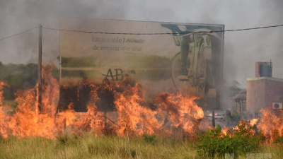 El fuego avanza en Margarita Belén y el humo hace estragos en Resistencia