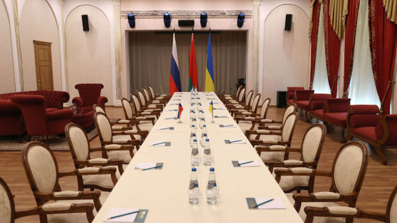 Expectativa mundial: comenzaron las conversaciones entre Ucrania y Rusia que negocian por la paz