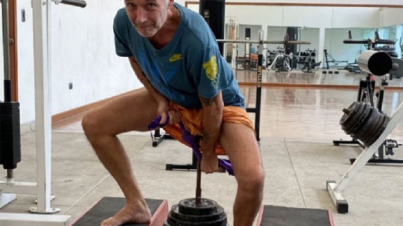 Un yogui argentino levanta 75 kilogramos con sus testículos