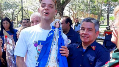 Santi Maratea visitó Corrientes: emociones y sorpresas durante la entrega de donaciones a los cuarteles de bomberos