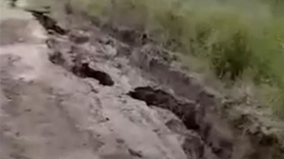 Pampa del Infierno: grietas en pleno camino rural inquietan a los vecinos