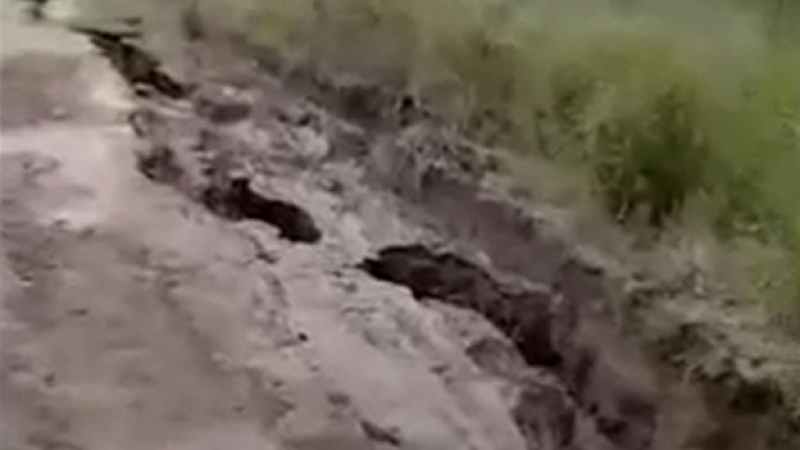 Pampa del Infierno: grietas en pleno camino rural inquietan a los vecinos