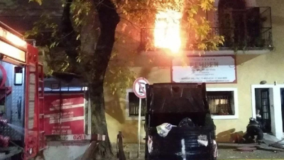 Incendio en un geriátrico: tres personas murieron y otras 14 fueron trasladadas a hospitales
