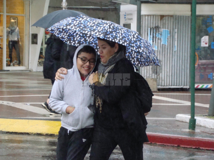 lluvia mama-hijo.JPG